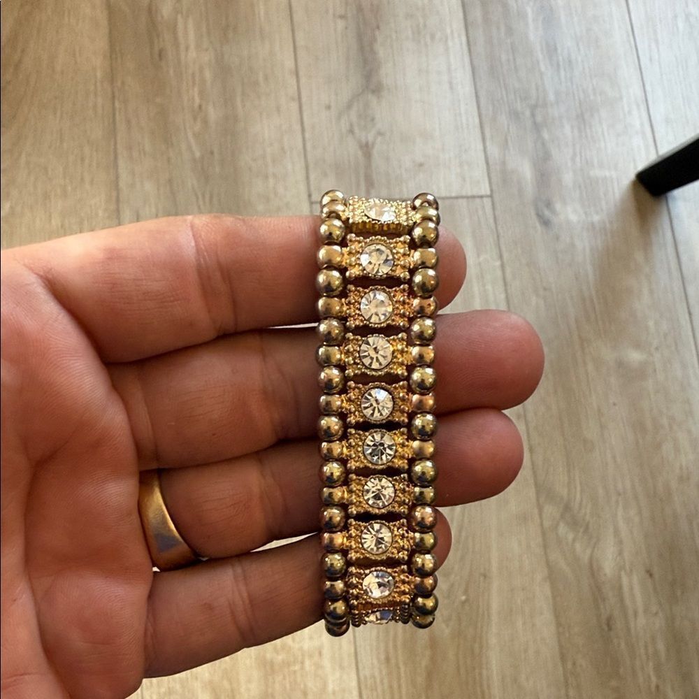 Elegant Gold and White Gems Bracelet